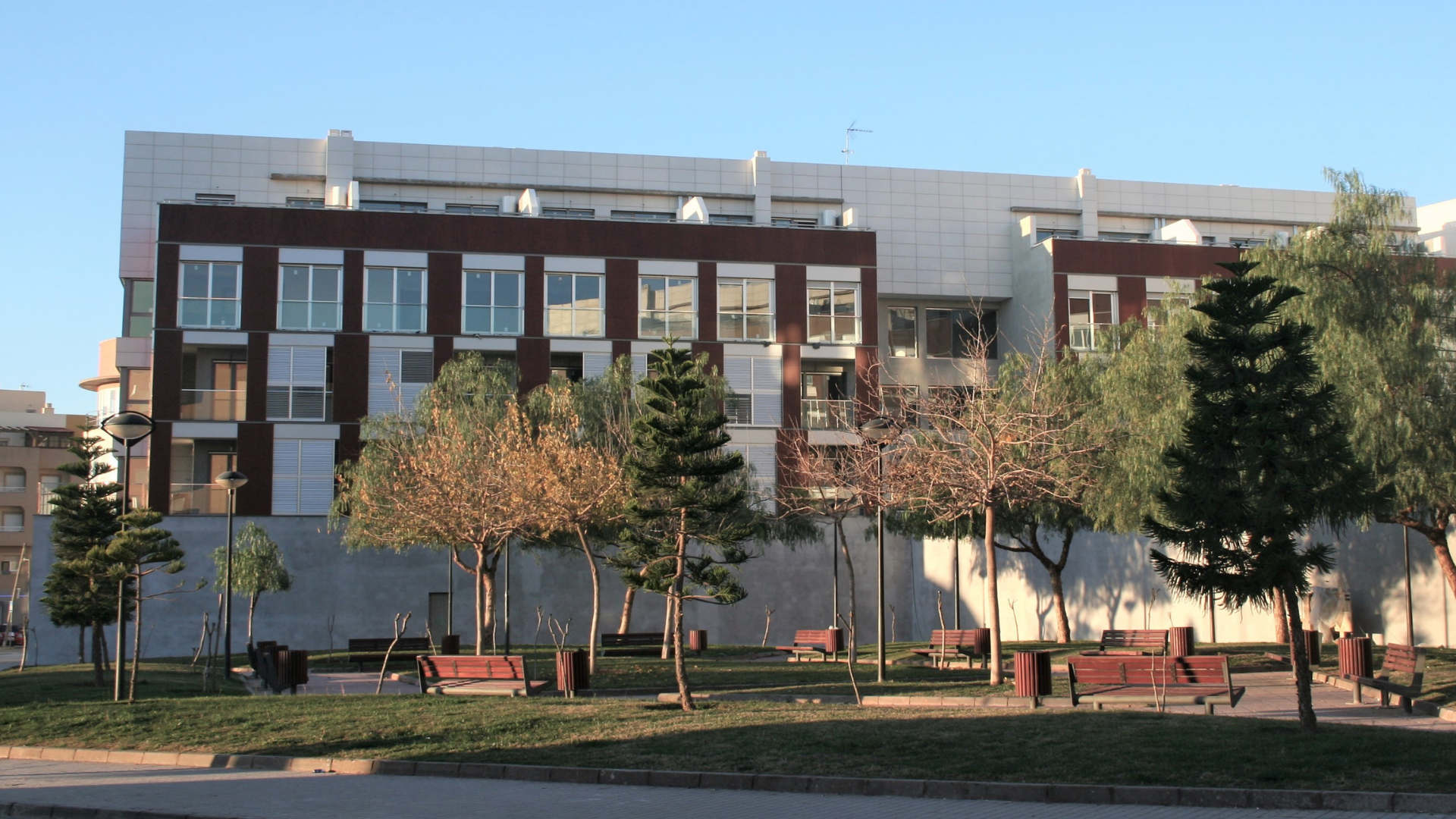 Edificio residencial plurifamiliar en El Ejido, arquitecto Jose Manuel Garcia Lirola