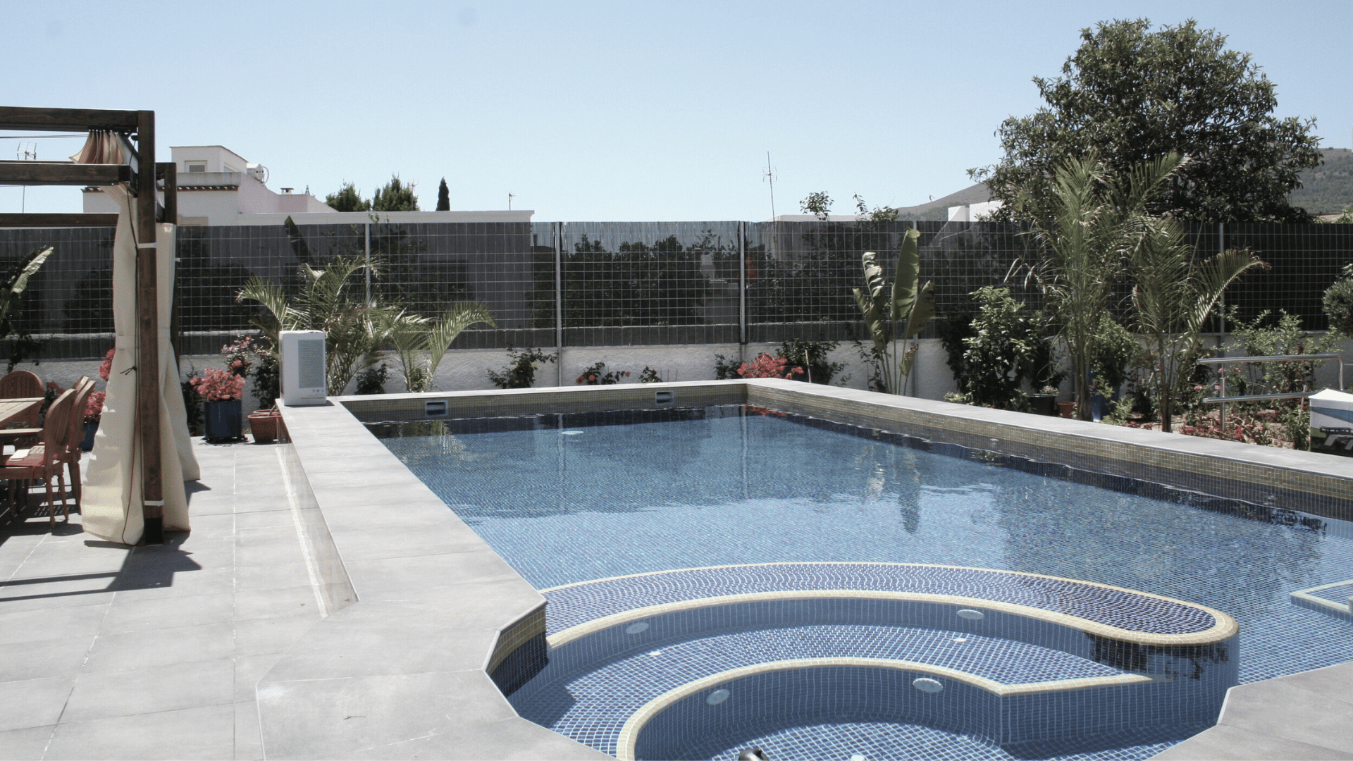 Vivienda unifamiliar en Dalías con piscina y gimnasio